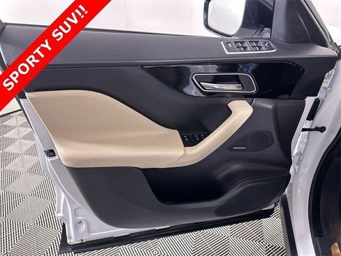 Used 2020 Jaguar F-PACE Premium image 23