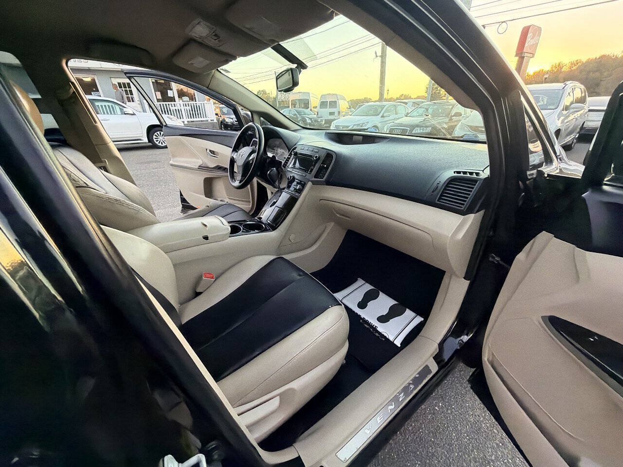 Used 2010 Toyota Venza AWD w/ Convenience Pkg image 47