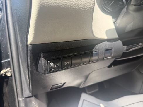 Used 2020 Toyota Corolla LE FWD image 18