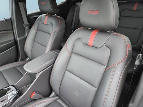 Used 2025 Chevrolet Trax RS w/ Driver Confidence Package FWD image 16