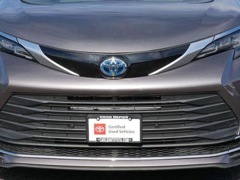 Certified 2024 Toyota Sienna XLE FWD image 9