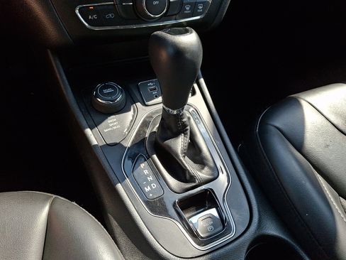 Used 2020 Jeep Cherokee Latitude Plus w/ Cold Weather Group image 14