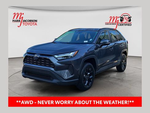 Used 2022 Toyota RAV4 XLE AWD/4WD image 1