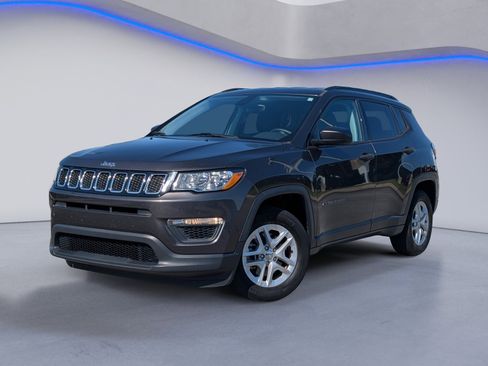 Used 2018 Jeep Compass Sport FWD image 2