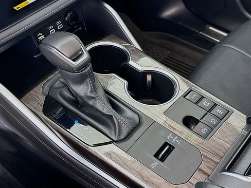 Certified 2025 Toyota Highlander Platinum image 16