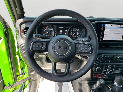 New 2025 Jeep Wrangler Unlimited Rubicon w/ XTREMEE 35" Tire Package image 19