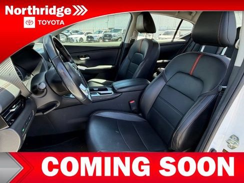 Used 2022 Nissan Sentra SR w/ SR Premium Package FWD image 5