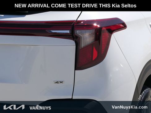 Used 2025 Kia Seltos LX image 4