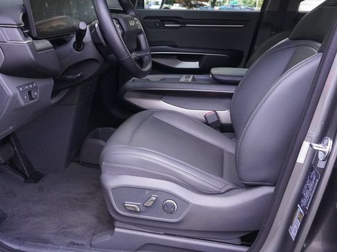 Used 2024 Kia EV9 Light Long Range RWD image 28