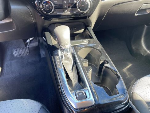 Used 2025 Chevrolet Trax LT image 42