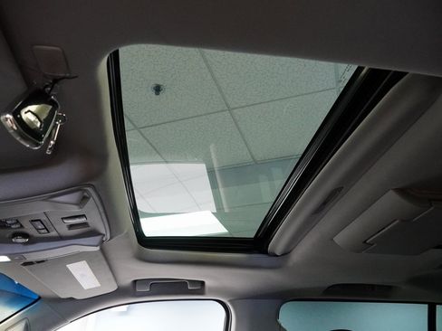 Used 2017 Cadillac Escalade ESV Premium Luxury image 3