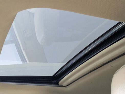 Used 2019 Toyota Highlander XLE image 11