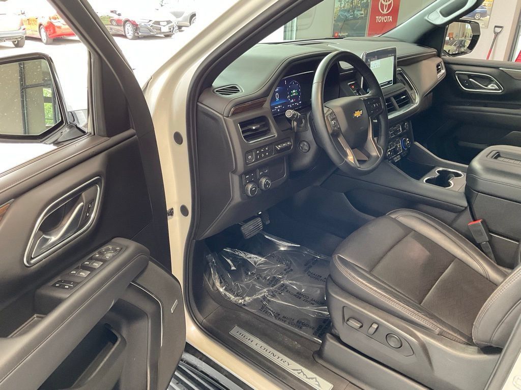 Used 2024 Chevrolet Tahoe High Country AWD/4WD image 8