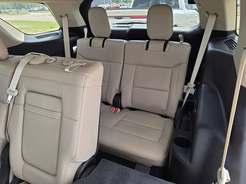 Used 2020 Ford Explorer XLT w/ Equipment Group 202A AWD/4WD image 17