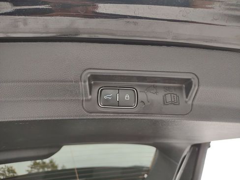 Used 2022 Ford Explorer XLT w/ Equipment Group 202A image 33