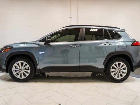 Used 2025 Toyota Corolla Cross LE image 29