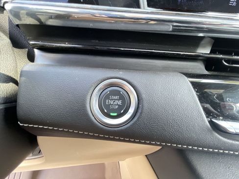 Used 2024 Cadillac Escalade ESV Premium Luxury AWD/4WD image 16