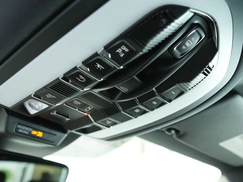 New 2025 Porsche Macan image 37