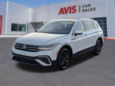 Used 2024 Volkswagen Tiguan SE image 1