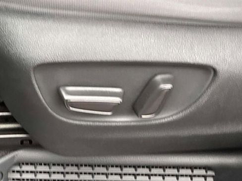 Used 2026 Toyota Sienna LE image 17