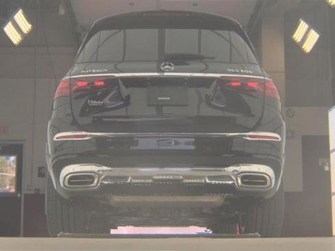 Used 2024 Mercedes-Benz Maybach GLS 600 4MATIC image 7