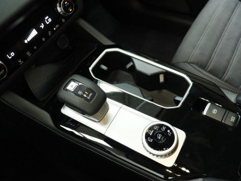 New 2026 Mitsubishi Outlander SE FWD image 13