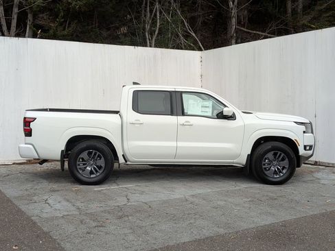 New 2025 Nissan Frontier SV w/ SV Convenience Package RWD image 7