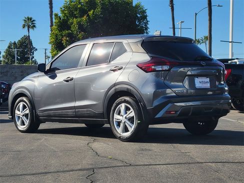 Used 2022 Nissan Kicks S image 2