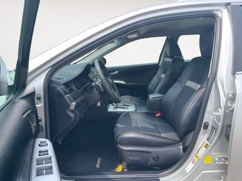 Used 2012 Toyota Camry SE FWD image 9