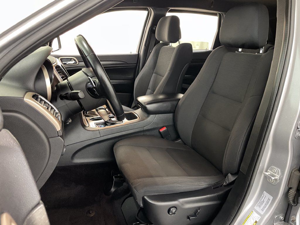 Used 2017 Jeep Grand Cherokee Laredo w/ Quick Order Package 23E AWD/4WD image 20