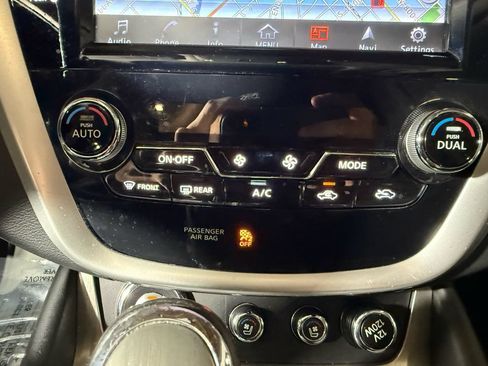 Used 2015 Nissan Murano Platinum w/ Platinum Technology Package AWD/4WD image 17