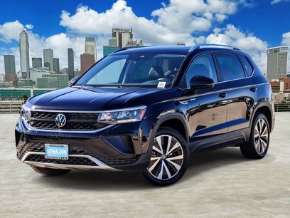 Used 2023 Volkswagen Taos SE w/ Panoramic Sunroof Package