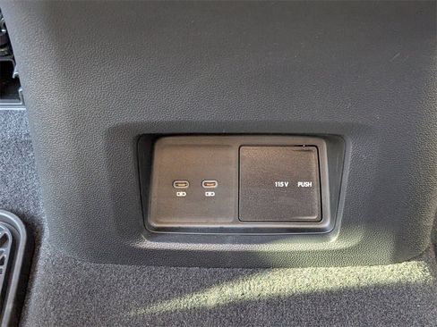 Used 2025 Volkswagen Atlas Cross Sport SE image 16