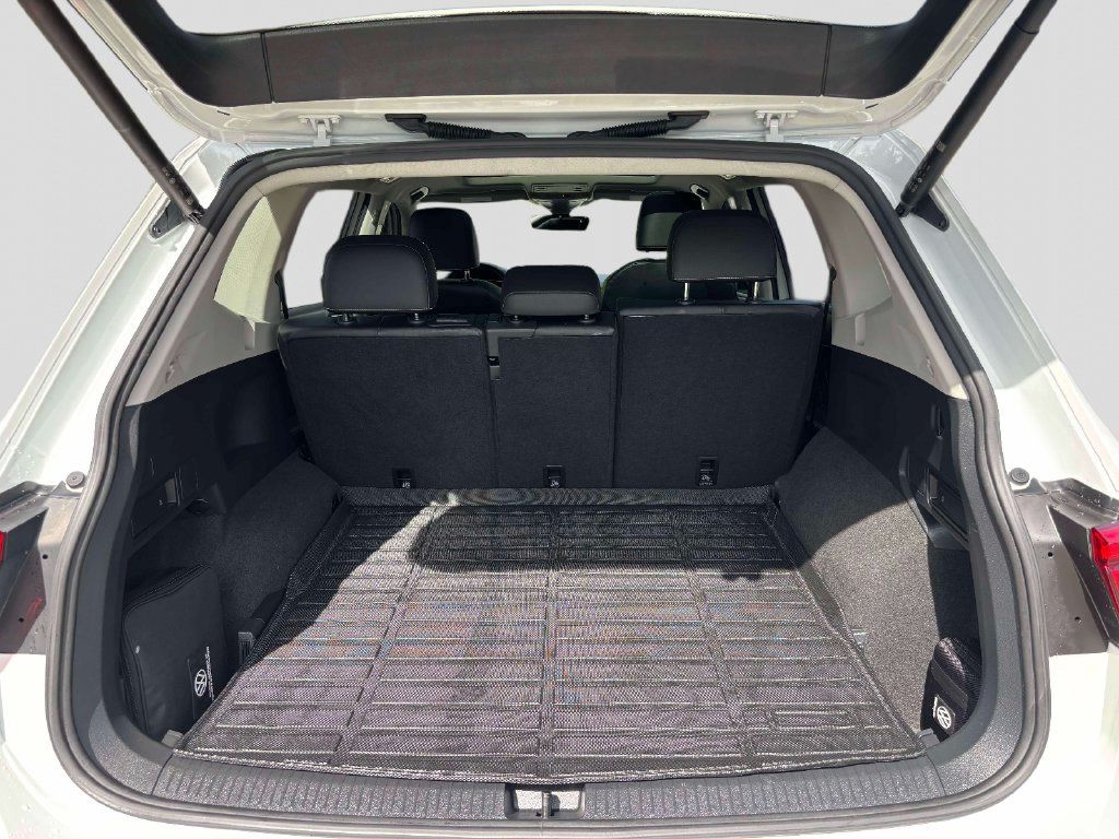 Used 2022 Volkswagen Tiguan SE AWD/4WD image 15