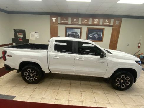 Used 2024 Chevrolet Colorado Z71 w/ Z71 Convenience Package 2 AWD/4WD image 2