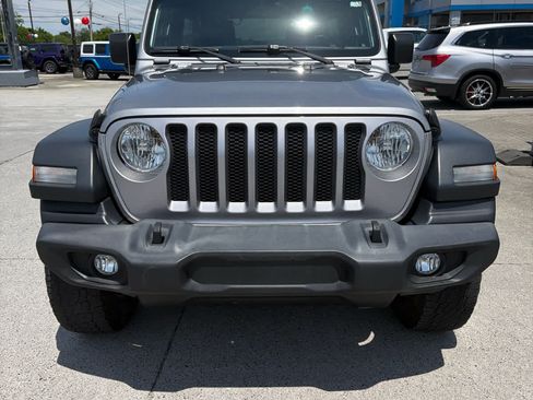 Used 2018 Jeep Wrangler Unlimited Sport S AWD/4WD image 3