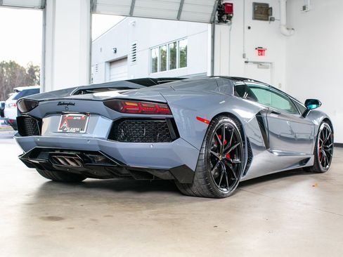 Used 2013 Lamborghini Aventador LP 700-4 image 8