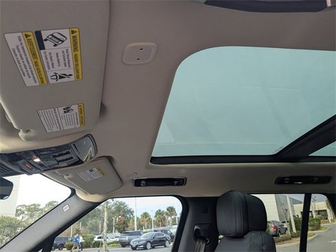 Used 2024 Land Rover Range Rover SE image 16