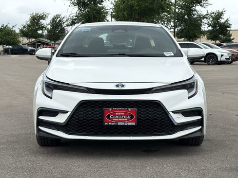 Certified 2025 Toyota Corolla SE FWD image 2