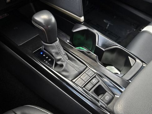 Certified 2025 Toyota Camry SE FWD image 15