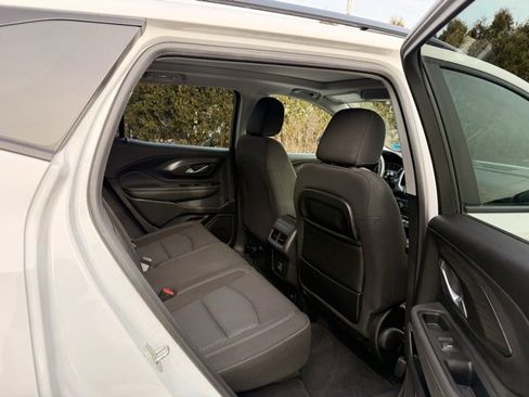 Used 2022 GMC Terrain SLE w/ Driver Convenience Package image 13