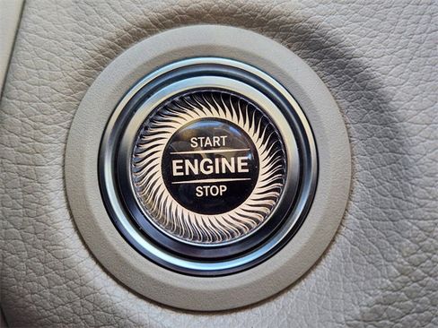 Used 2020 Mercedes-Benz GLC 300 GLC 300 image 30