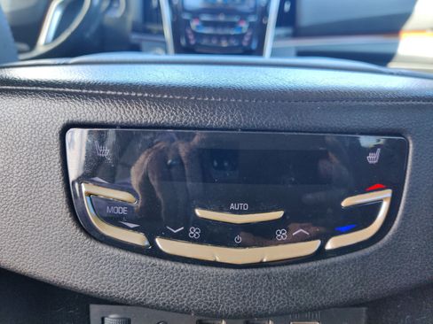 Used 2019 Cadillac Escalade Premium Luxury image 34