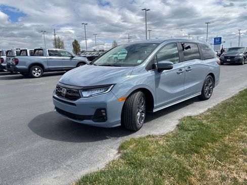 New 2026 Honda Odyssey Touring image 7