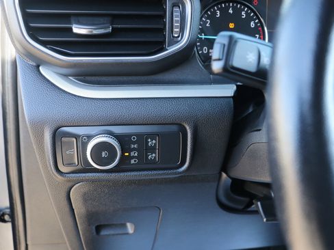 Used 2021 Ford Explorer XLT w/ Equipment Group 202A image 12