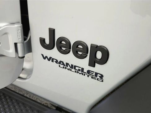 Used 2022 Jeep Wrangler Unlimited Sport AWD/4WD image 16