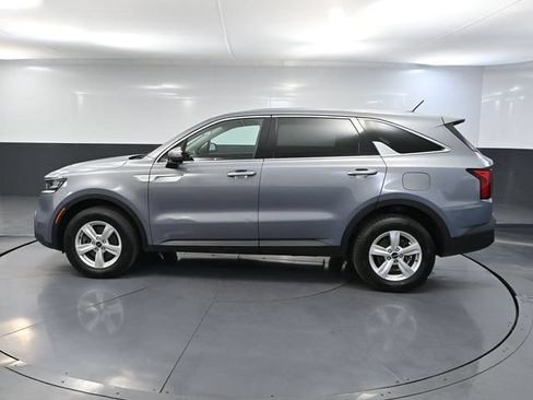 Used 2023 Kia Sorento LX AWD/4WD image 9