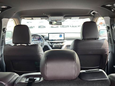 Used 2026 Ford Explorer Platinum AWD/4WD image 31