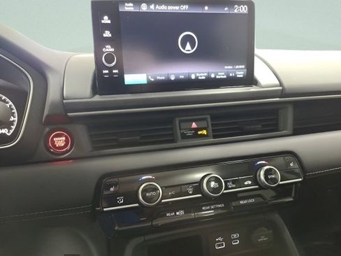 Used 2025 Honda Pilot Touring image 35