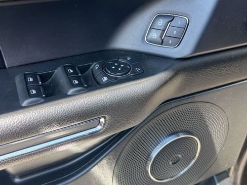 Used 2021 Ford Expedition XLT image 8